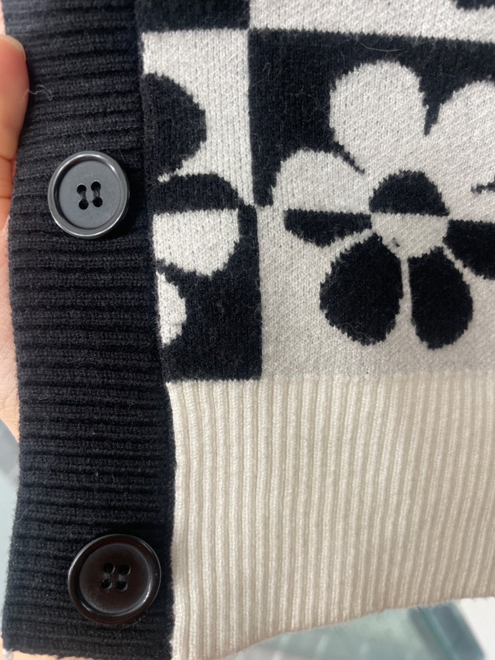 Forever 21 - Cardigan with Black and White flowers design, size Small - Picture 5 of 5